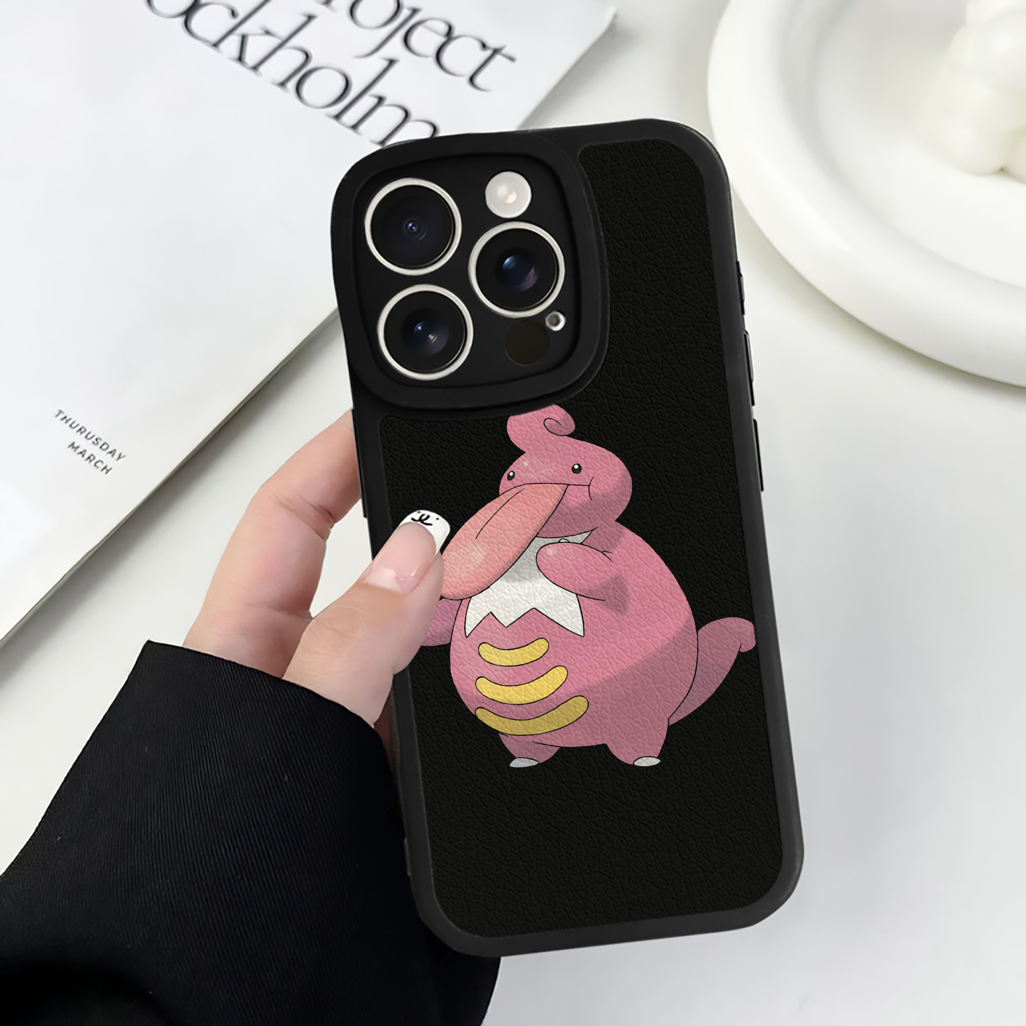 （画像用） ポケットモンスター Pokémon 【iPhone 16シリーズ対応】シリコンスマホケース（レザー調） 材質：シリコン